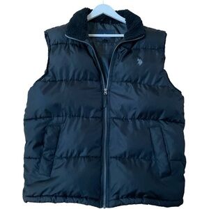 US POLO ASSN. BLACK PUFFER VEST SIZE LARGE